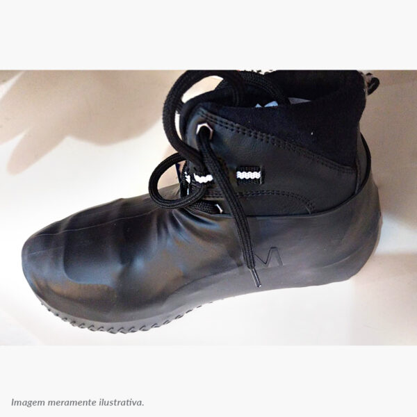 Capa de calçados de silicone na cor preta. Produto da Loja de Inverno.