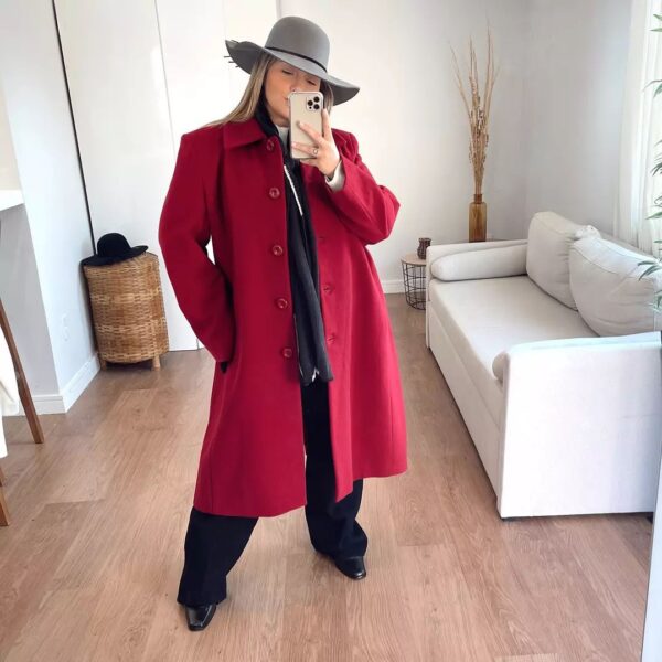 Manteau Longo de La Velour vermelho, modelo Plus Size, da Loja de Inverno.
