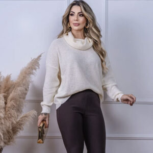 Blusa de tricô de lã com gola boba