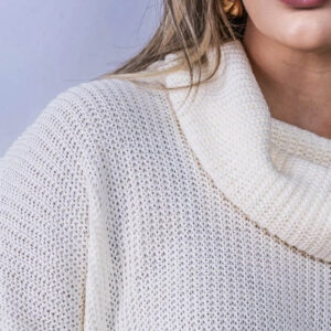 Blusa de tricô de lã com gola boba