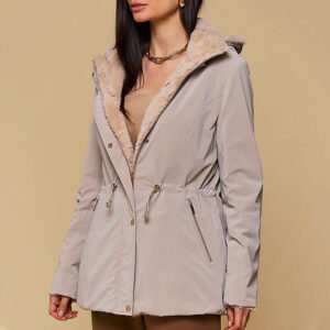 Casaco dupla face com forro de pele sintética