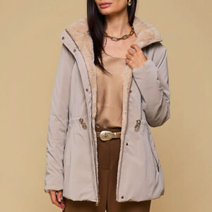 Casaco dupla face com forro de pele sintética